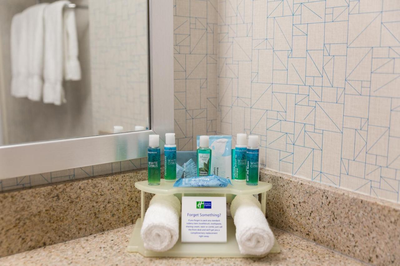 Holiday Inn Express Brampton By Ihg Εξωτερικό φωτογραφία