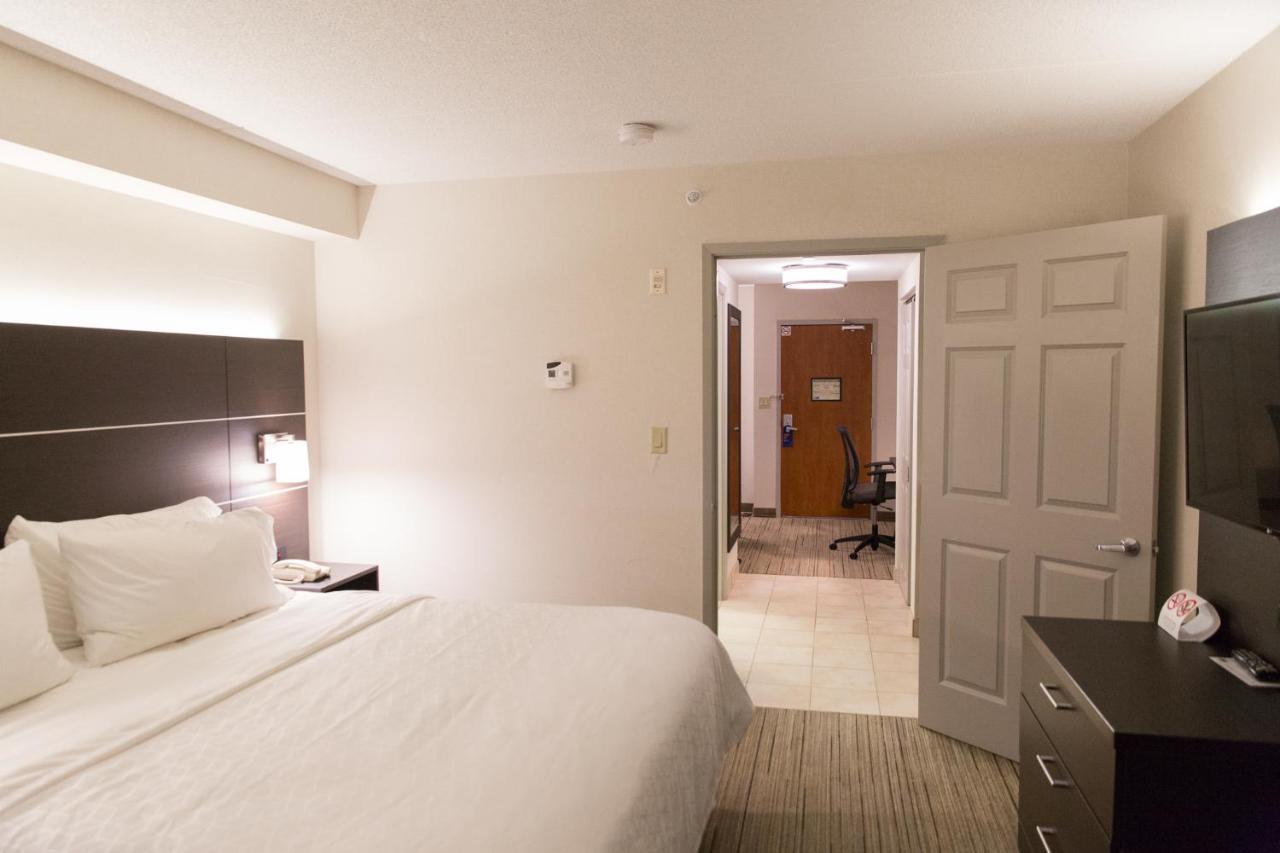 Holiday Inn Express Brampton By Ihg Εξωτερικό φωτογραφία