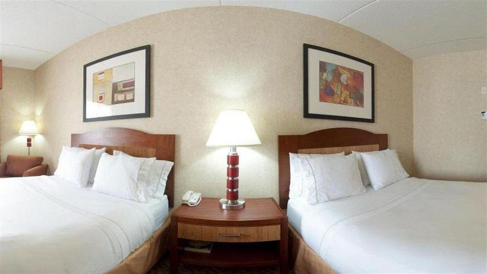 Holiday Inn Express Brampton By Ihg Εξωτερικό φωτογραφία