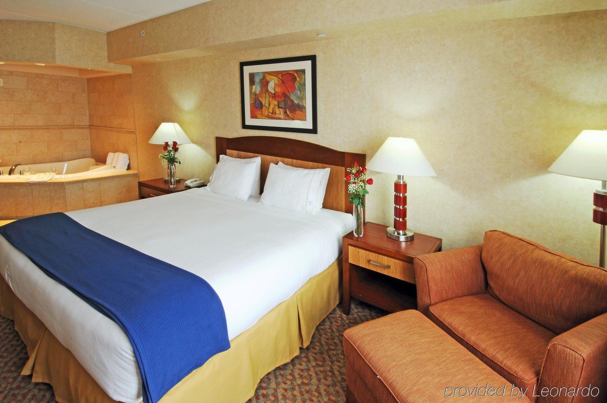 Holiday Inn Express Brampton By Ihg Εξωτερικό φωτογραφία