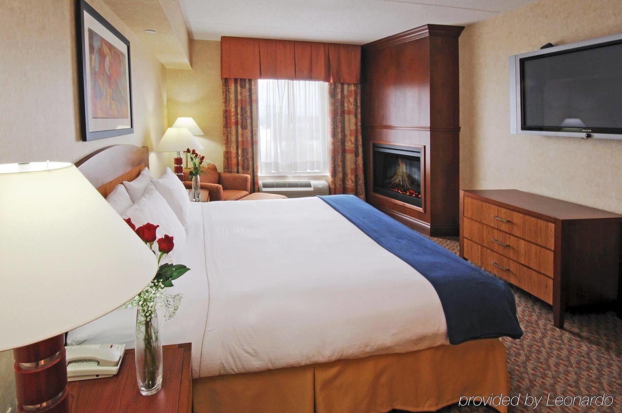 Holiday Inn Express Brampton By Ihg Εξωτερικό φωτογραφία