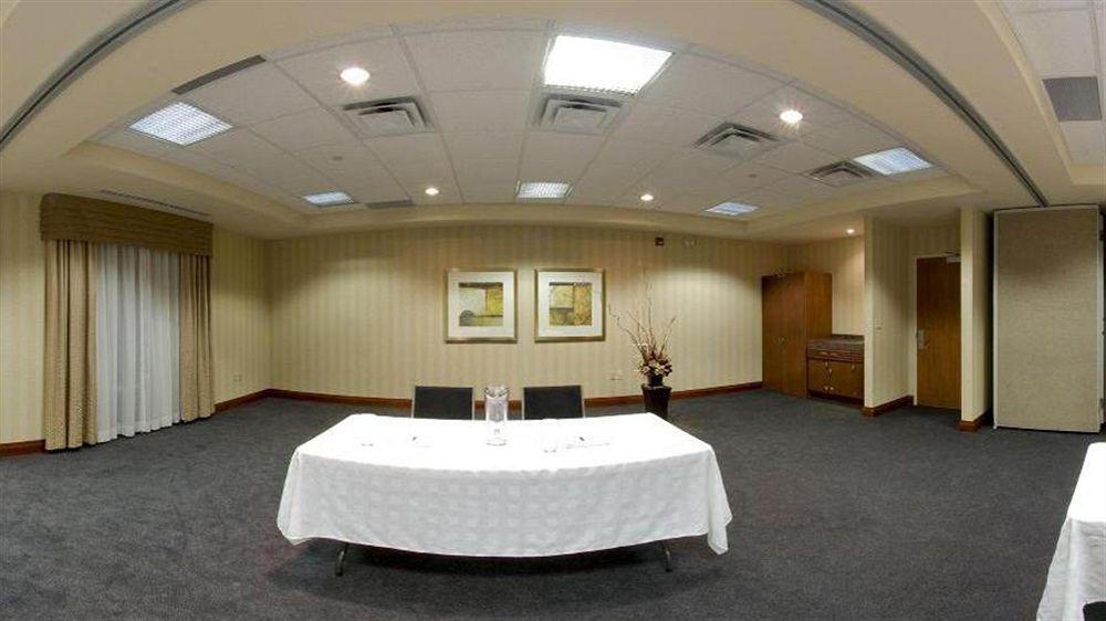 Holiday Inn Express Brampton By Ihg Εξωτερικό φωτογραφία